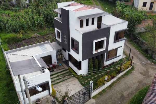 CASA DE VENTA EN EL CONTROL SUR, 4min. DE SUPER AKI NARANCAY