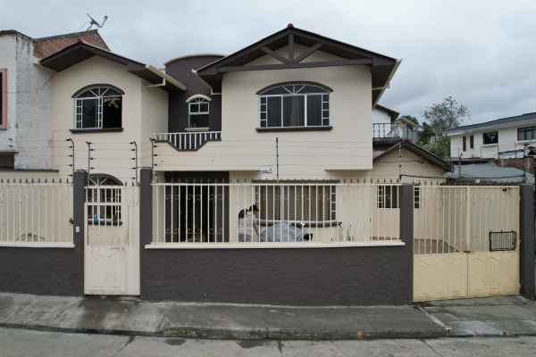 CASA EN VENTA EN CUENCA - SECTOR SAN PEDRO DEL CEBOLLAR