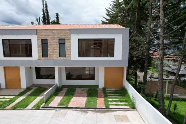 CASA NUEVA EN VENTA EN EL SECTOR ( CAMINO A MISICATA)