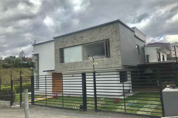 CASA EN VENTA EN CUENCA POR EL SECTOR DE CHAULLABAMBA