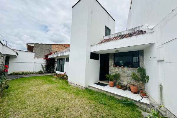Casa en Venta en Cuenca Sector Mercado 12 de Abril