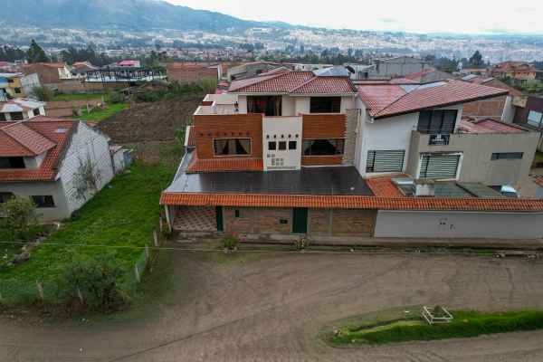 CASA EN VENTA SECTOR MISICATA CON AREA BBQ Y JACUZZI