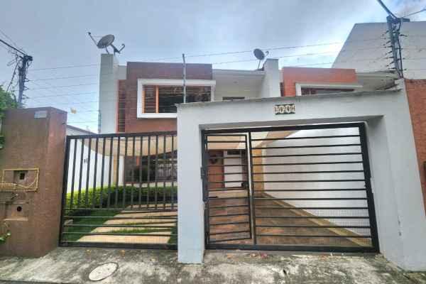 CASA DE VENTA LAS PENCAS 5 DORMITORIOS AREA VERDE 2 GARAJES