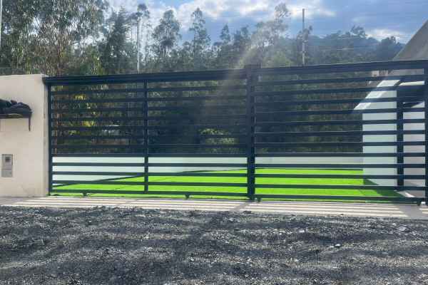 SE VENDE AMPLIA CASA MODERNA POR ESTRENAR SECTOR - TURI