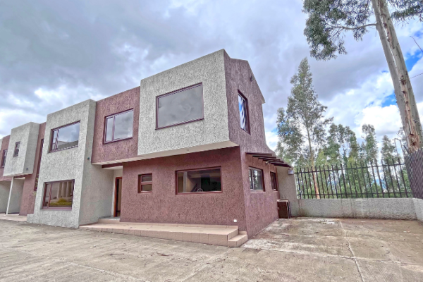 CASA AMPLIA EN URBANIZACION EN EL SECTOR DE RACAR CASA#3