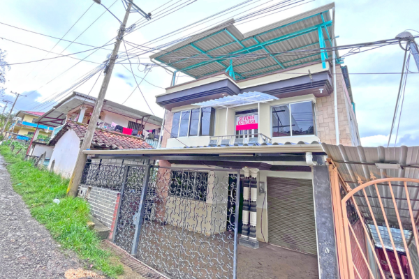 HERMOSA CASA EN  AZOGUES POR EL SECTOR  DE  ZHIMBILIG