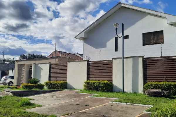 CASA POR ESTRENAR EN URBANIZACION UBICADA EN MOLINOPAMBA